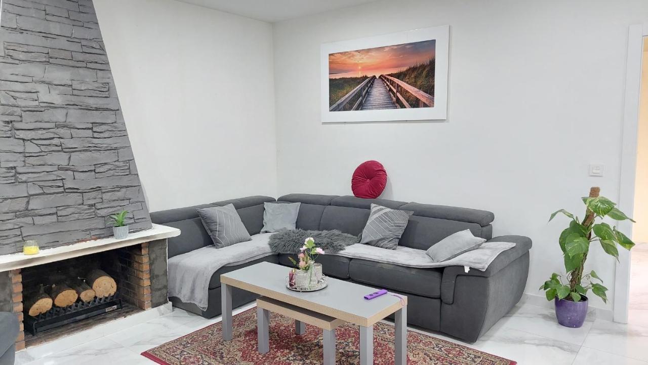 Villa Relax House Barcelone Sant Esteve Sesrovires Esterno foto